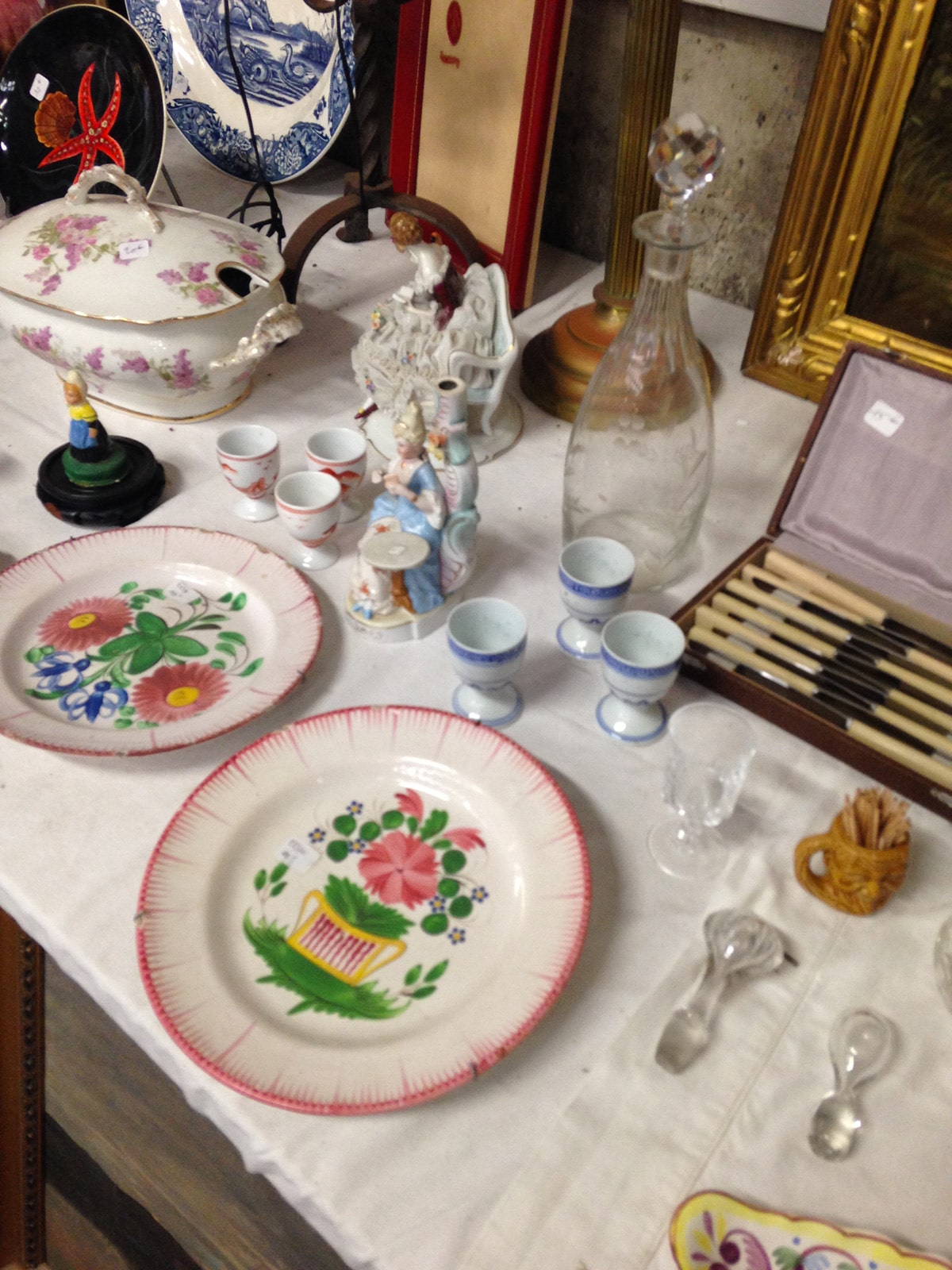 Vaisselle ancienne, verrerie, arts de la table - Les Puces de Riec -  brocanteurs