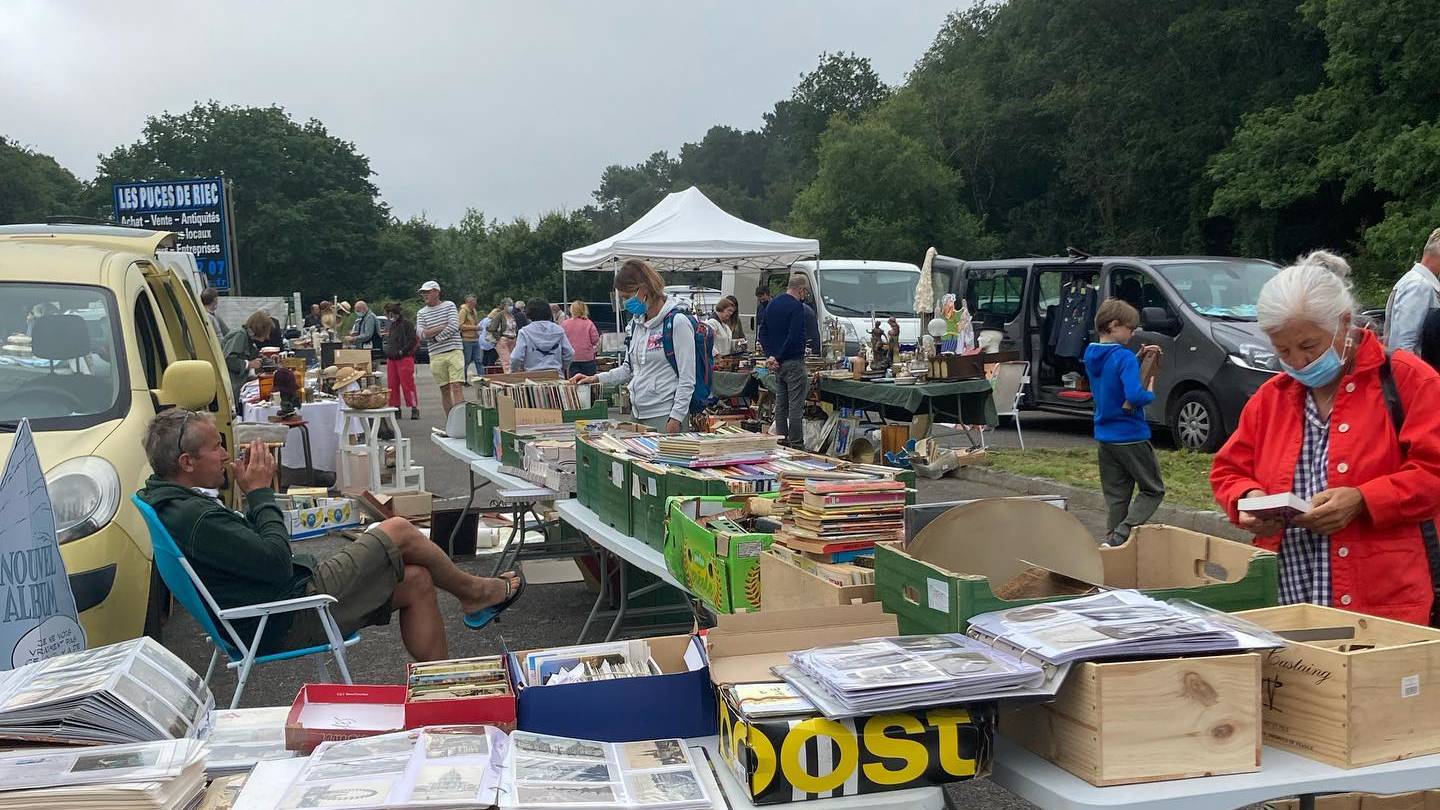 stands de brocante - Les puces de riec